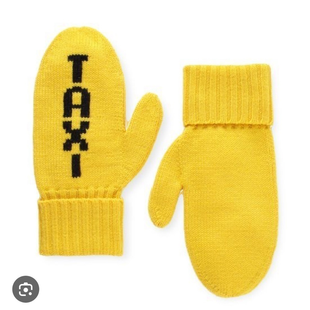 Kate Spade New York Taxi Mittens .